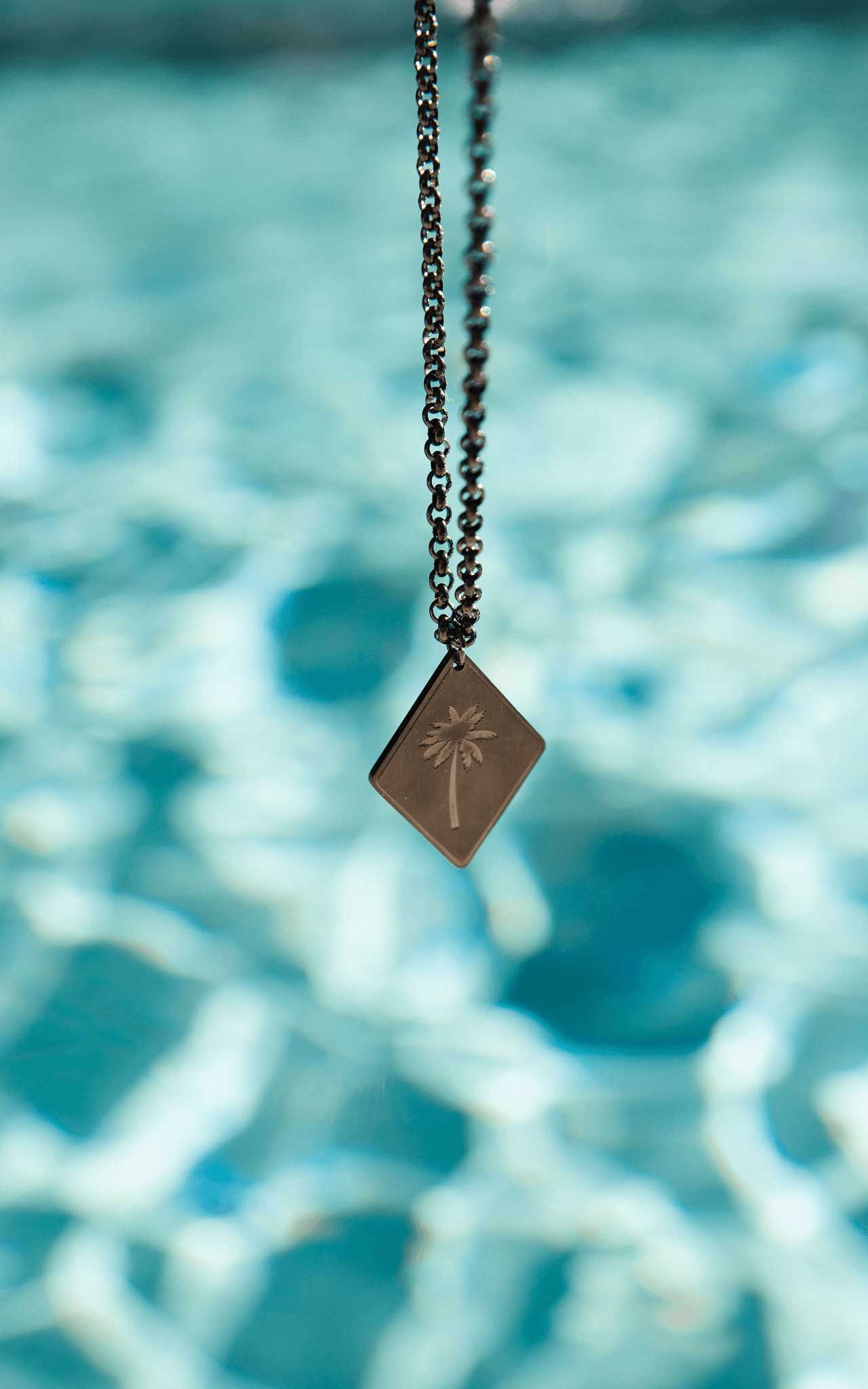 BLACK PURELEI X PARI NECKLACE PALM TREE - PARI USA